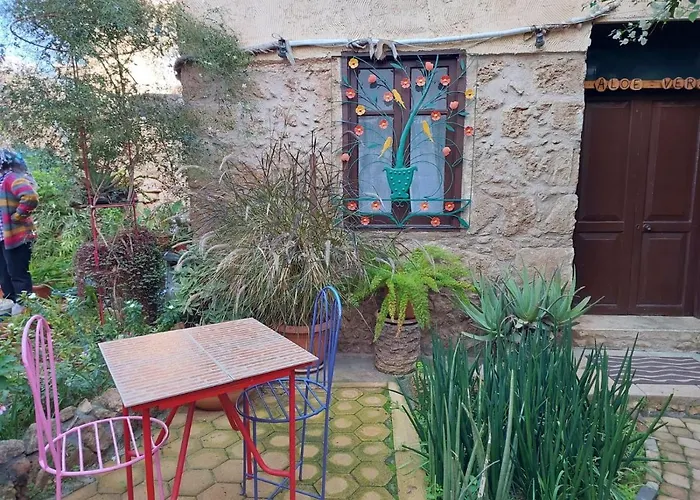 Mystery Garden Bed & Breakfast 3*