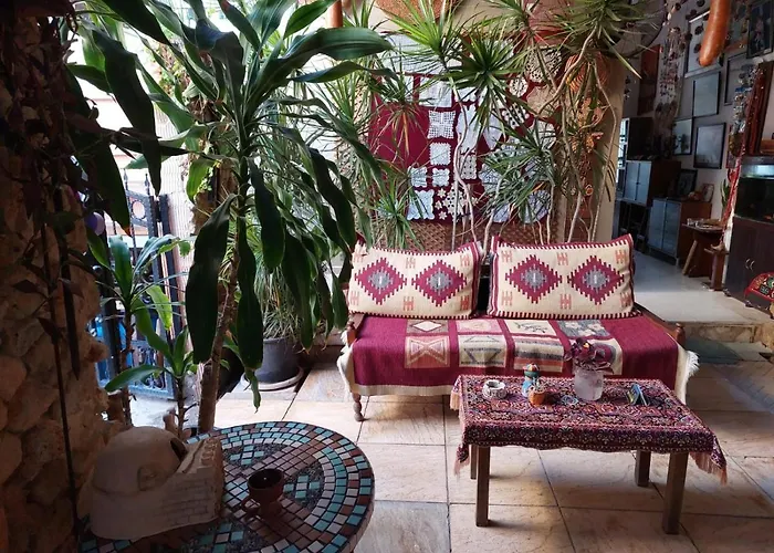 Bed & Breakfast Mystery Garden