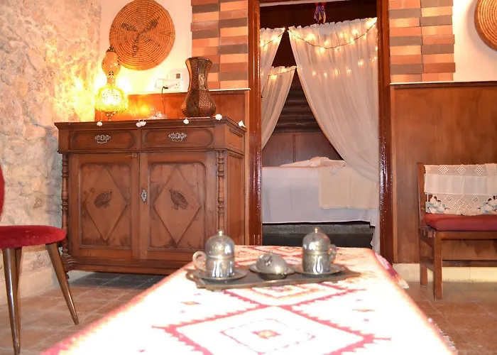 Bed & Breakfast Mystery Garden 3*