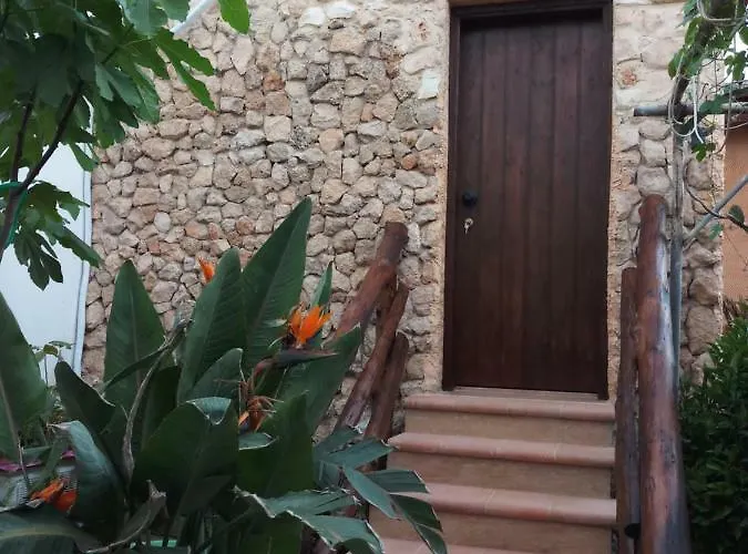 Bed & Breakfast Mystery Garden