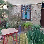 Mystery Garden Bed and Breakfast 3*