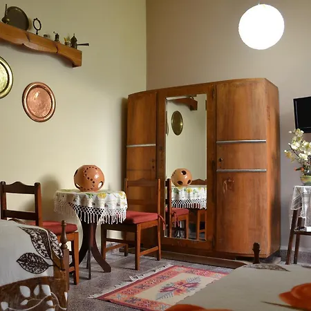 Bed & Breakfast Mystery Garden